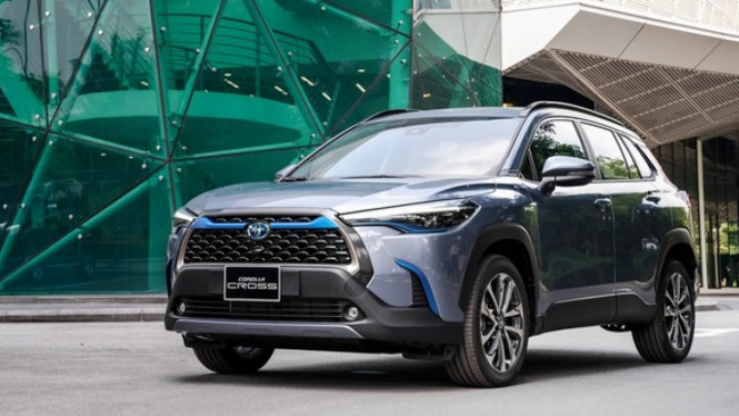 Toyota Corolla Cross Hybrid Yang Bikin Sandiaga Uno Tinggalkan Livina