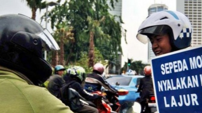  Lampu  Motor  Wajib  Nyala Bikin Kontroversi Cuma di Indonesia 