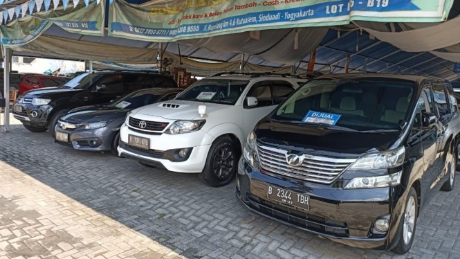 lagi cari mobil bekas yuk lihat dulu cicilannya