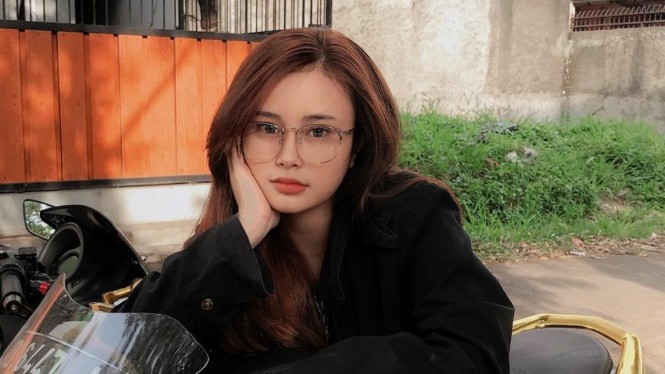 Viral Foto  KTP Terlalu Cantik Wanita Ini Doyan Naik NMAX 