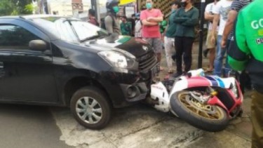 Kecelakaan Honda CBR1000RR SP dan Daihatsu Ayla