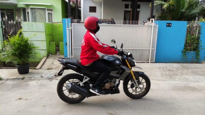 test ride honda cb150r streetfire