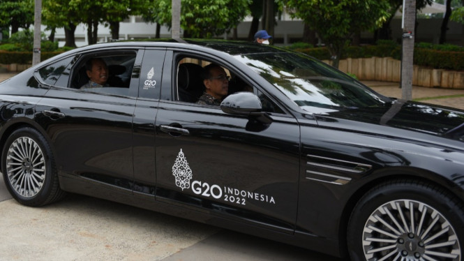 Tentu, mari kita buat artikel informatif tentang mobil sport edisi spesial.