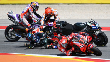 Marc Marquez tabrak Miguel Oliveira