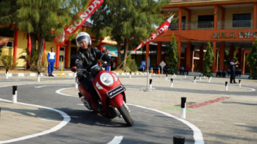 Safety riding Astra Honda Motor (AHM)
